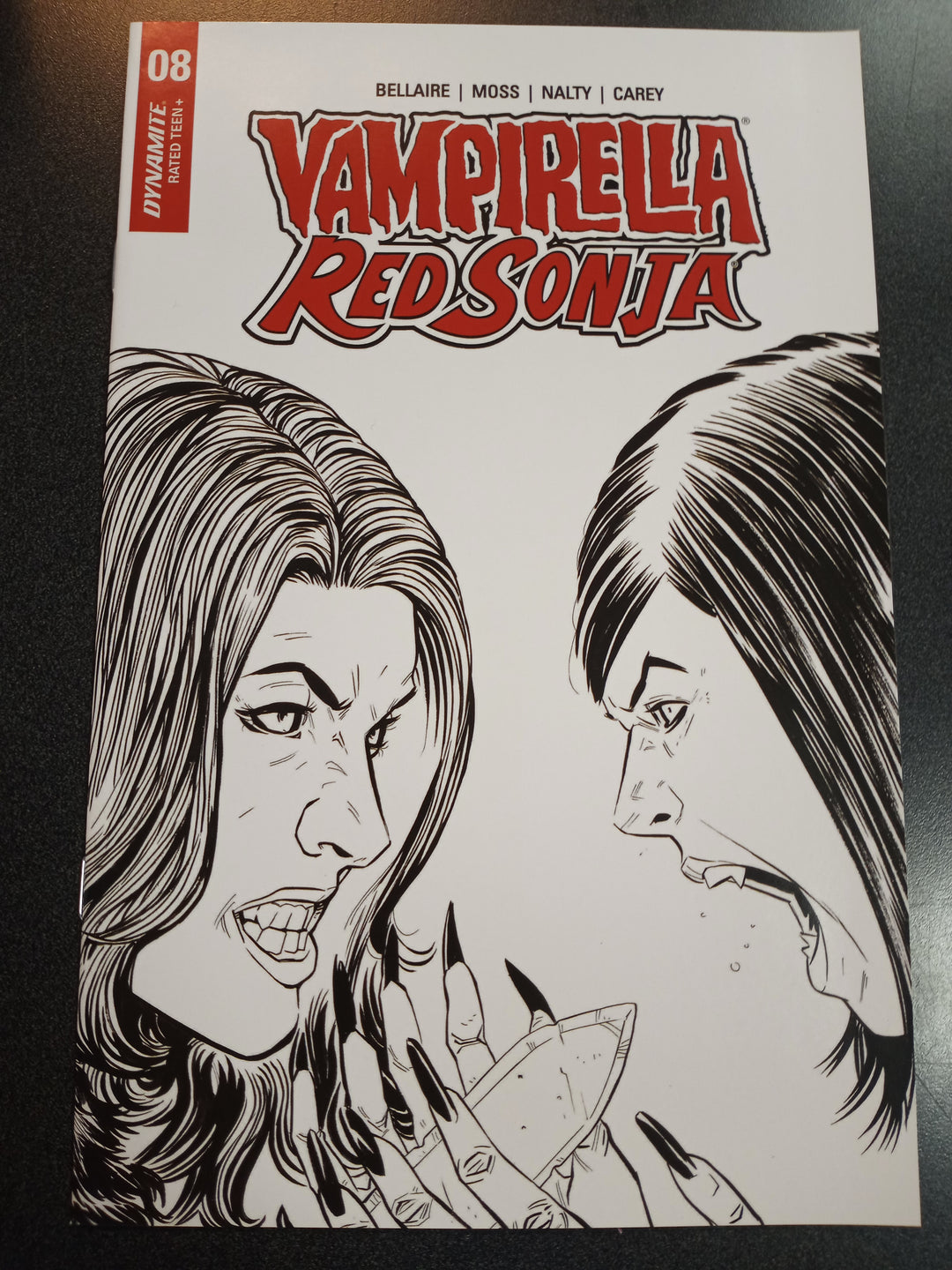 Vampirella Red Sonja #8 1:10 Moss B&W Variant