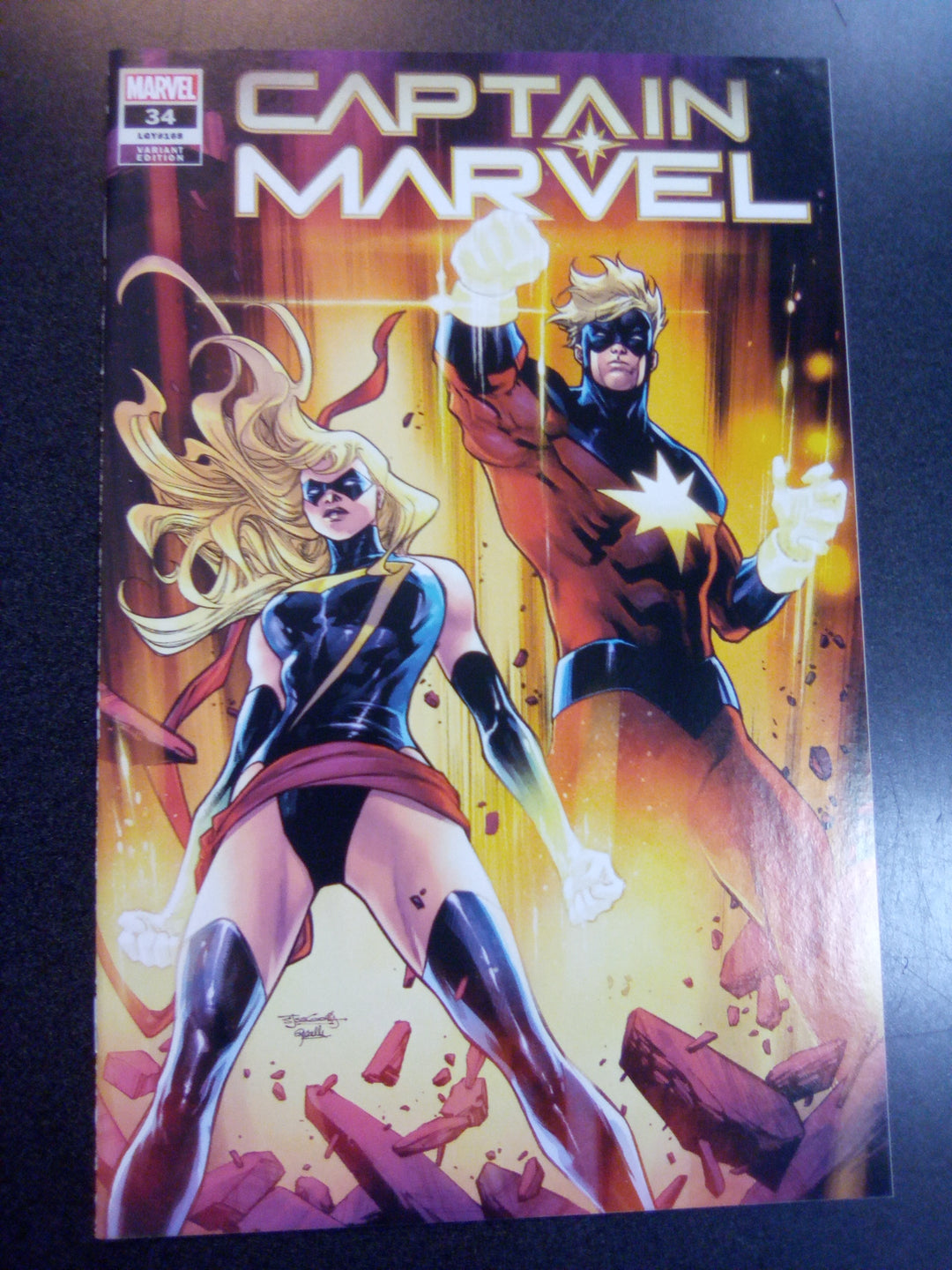 Captain Marvel #34 Stephen Segovia Variant