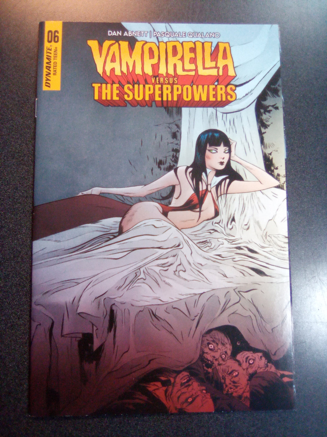 Vampirella vs Superpowers #6 Cover A Lee