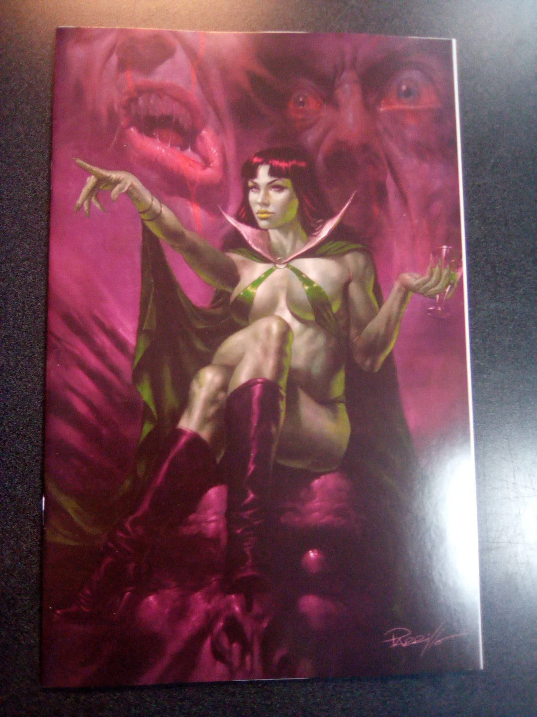 Vampirella #668 Cover H 10 Copy Variant Edition Parrillo Ultraviolet Virg