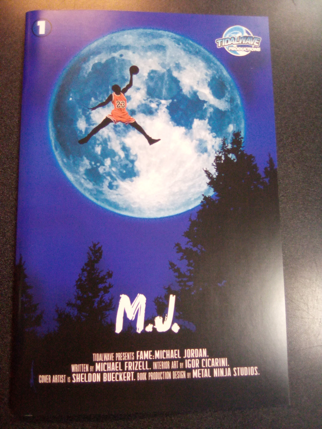 Fame: Michael Jordan #1 Sheldon Bueckert Trade Dress Variant (LTD To 600)