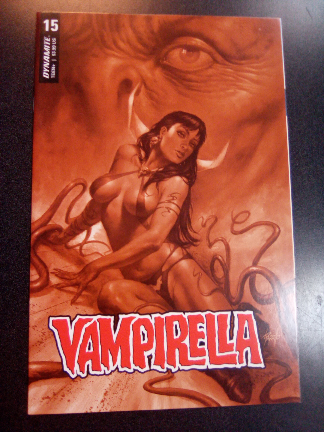 Vampirella #15 1:15 Lucio Parrillo Tint Variant