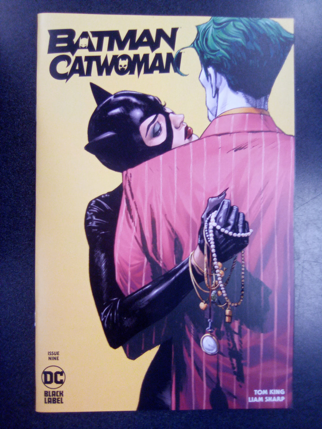 Batman Catwoman #9 (Of 12) Cover A Mann