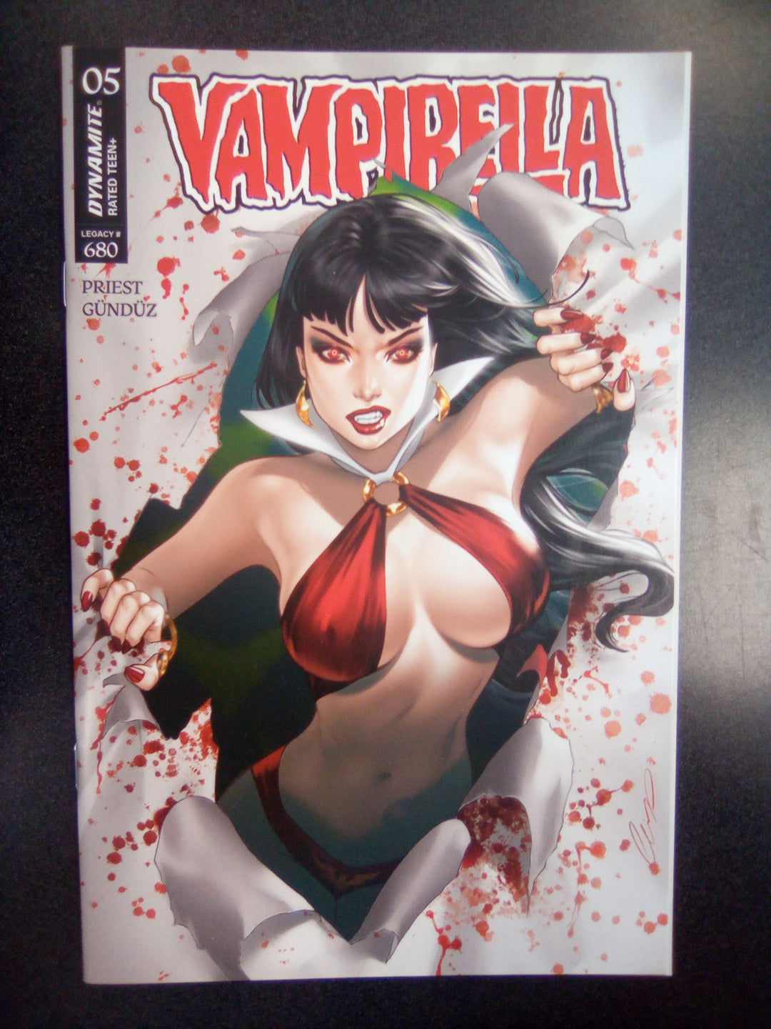 Vampirella (2025) #5 Cover D Elias Chatzoudis Variant
