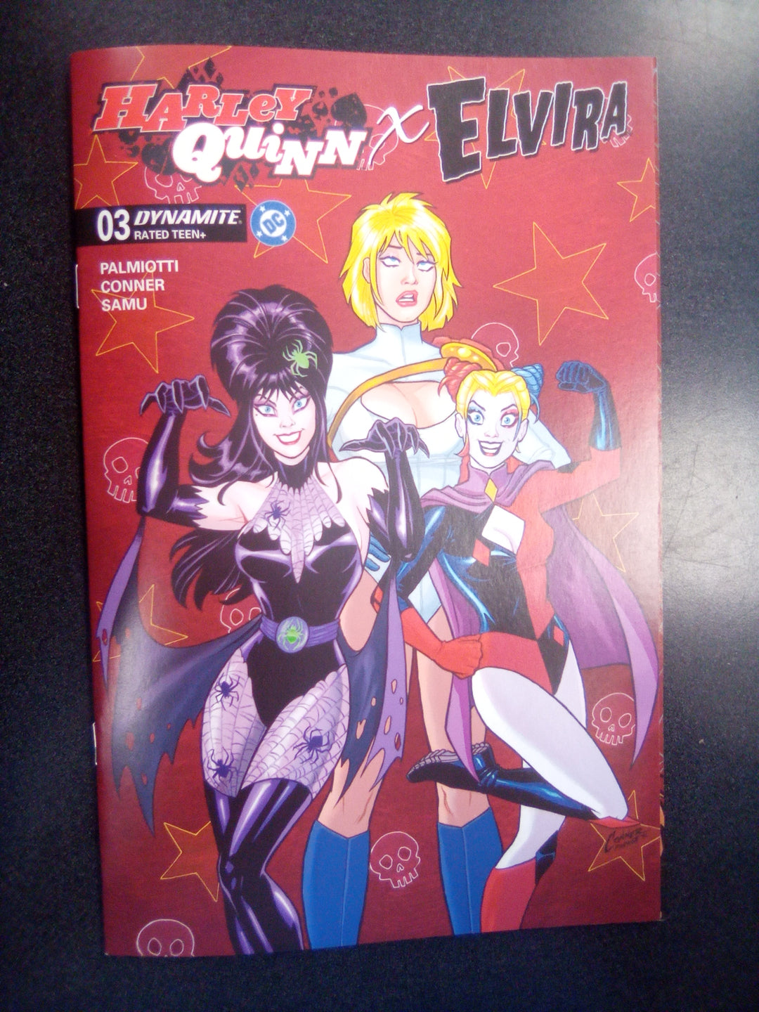 Harley Quinn X Elvira #3 Cover A Amanda Conner Red