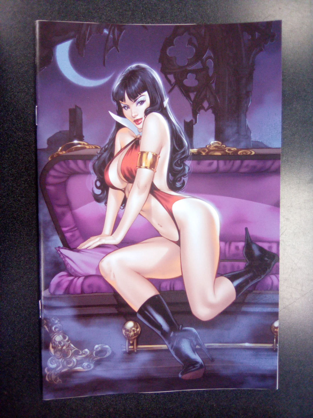 Vampirella #11 Cover H 1:10 Elias Chatzoudis Full Art Variant