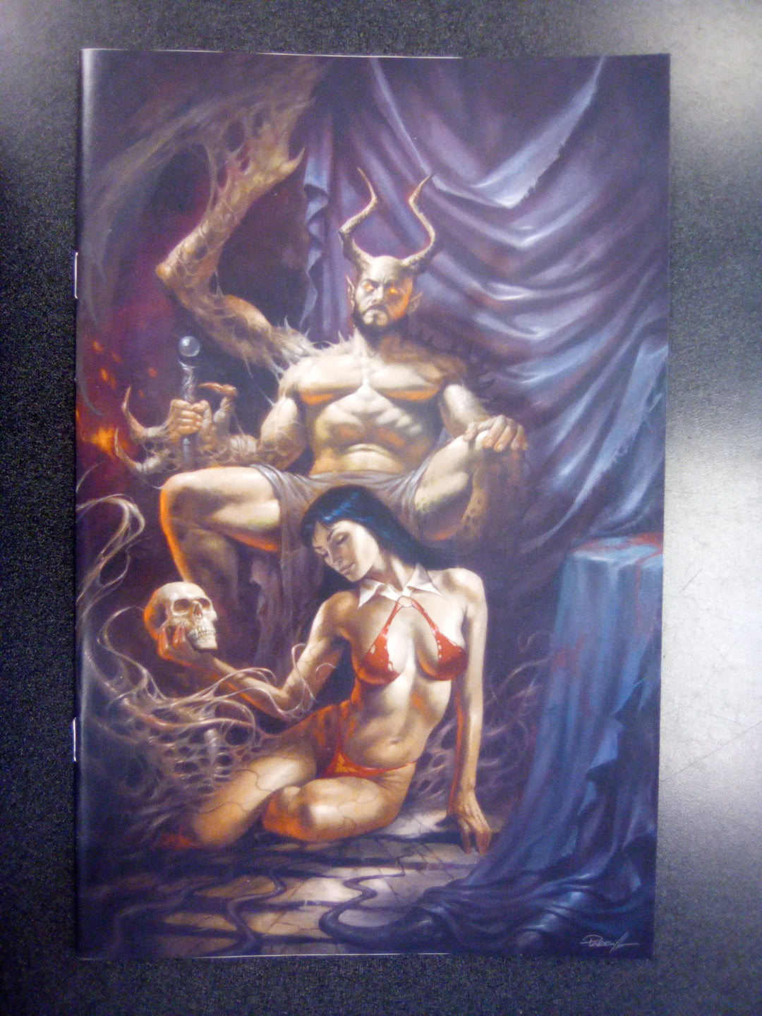 Vampirella #11 Cover L Inc 1:20 Lucio Parrillo Full Art Variant