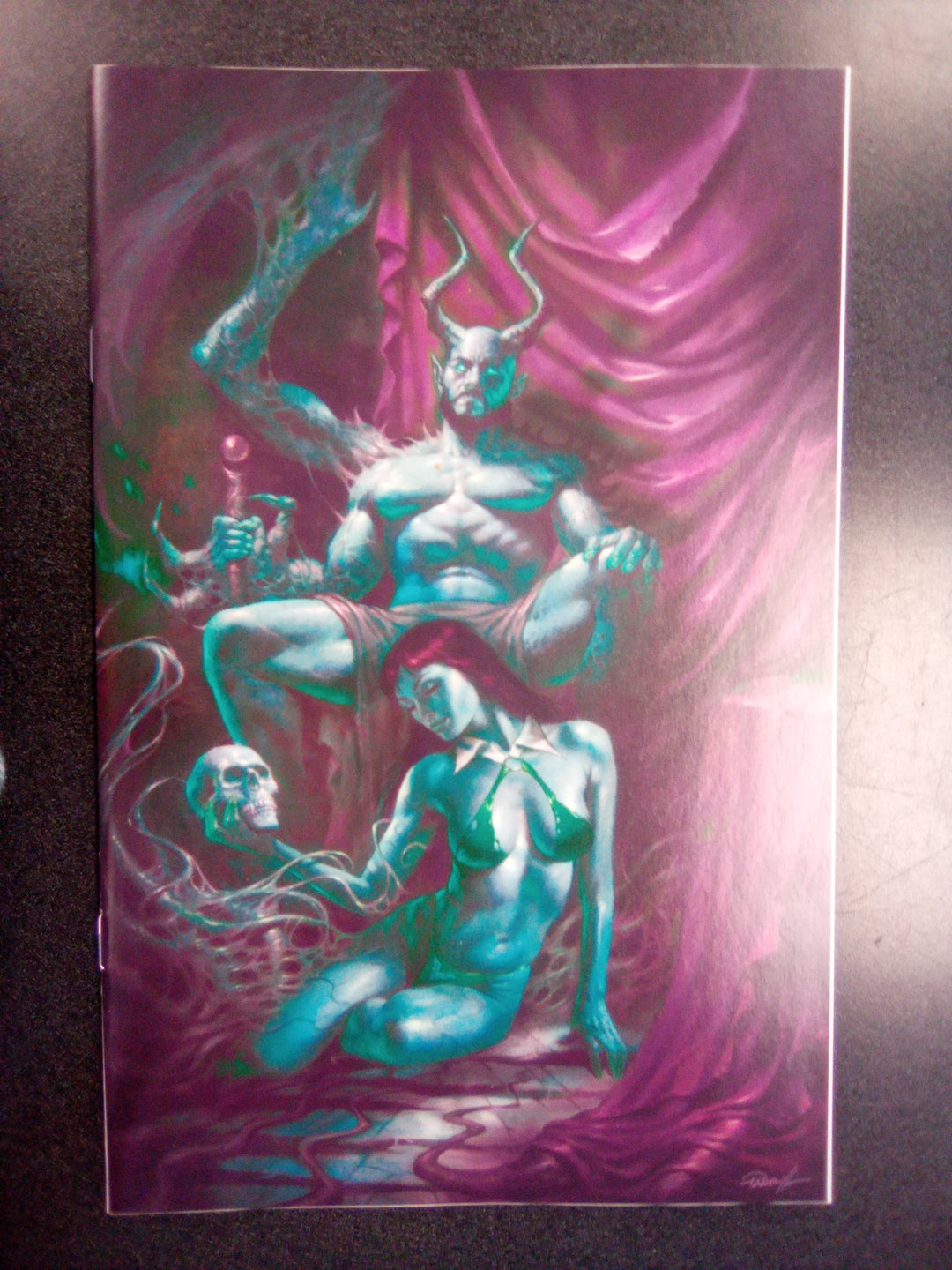 Vampirella #11 Cover O 1:10 Lucio Parrillo Ultraviolet Full Art Variant