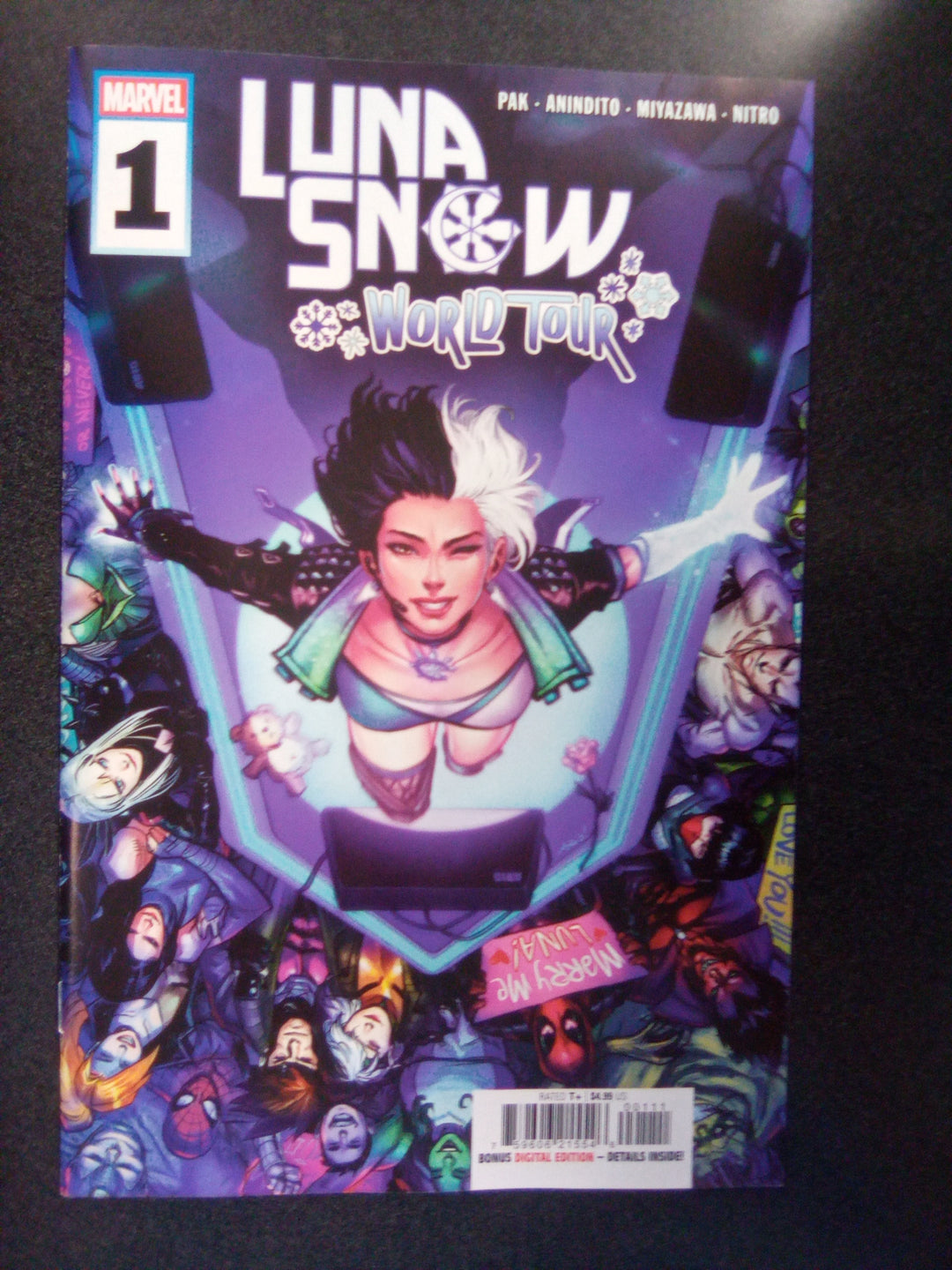 Luna Snow: World Tour #1