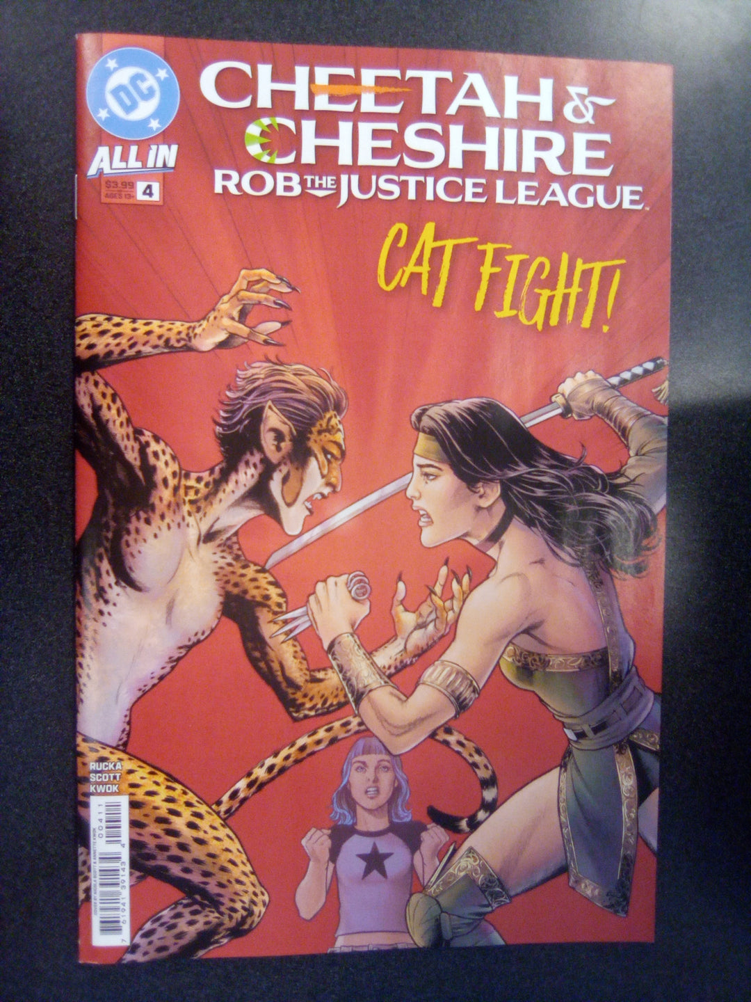 Cheetah And Cheshire Rob The Justice League #4 Cover A Nicola Scott