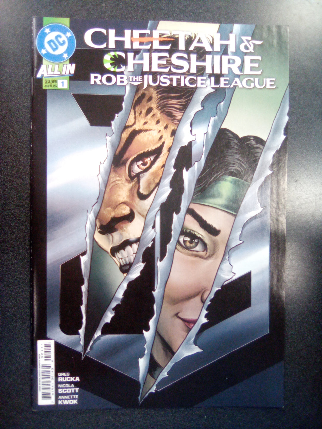 Cheetah And Cheshire Rob The Justice League #1 Cover A Nicola Scott