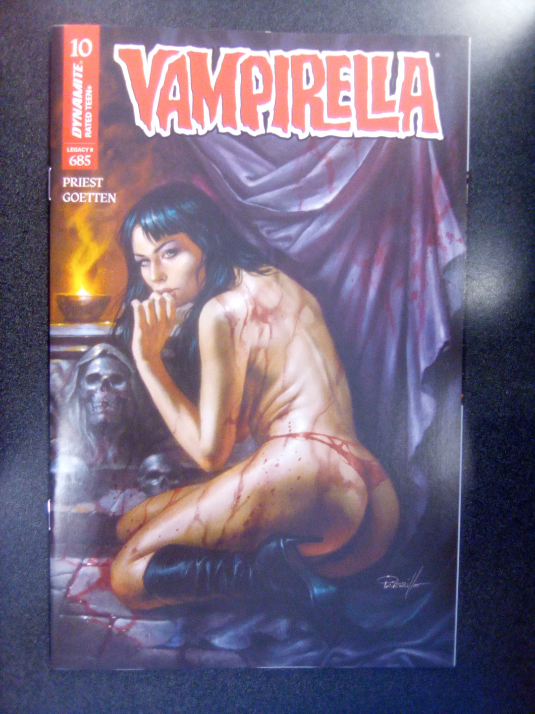 Vampirella #10 Cover A Lucio Parrillo