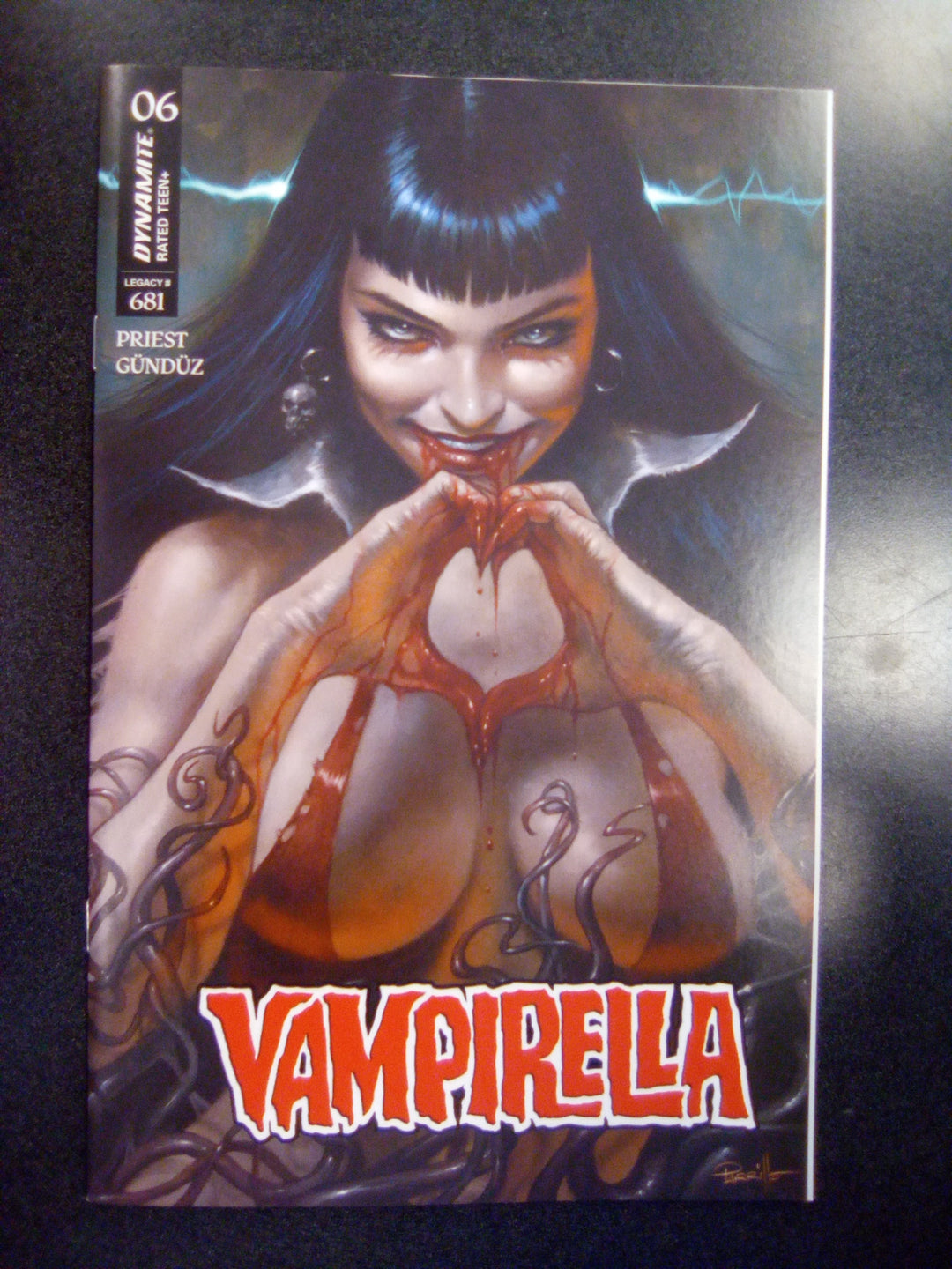 Vampirella (2025) #6 Cover A Lucio Parrillo