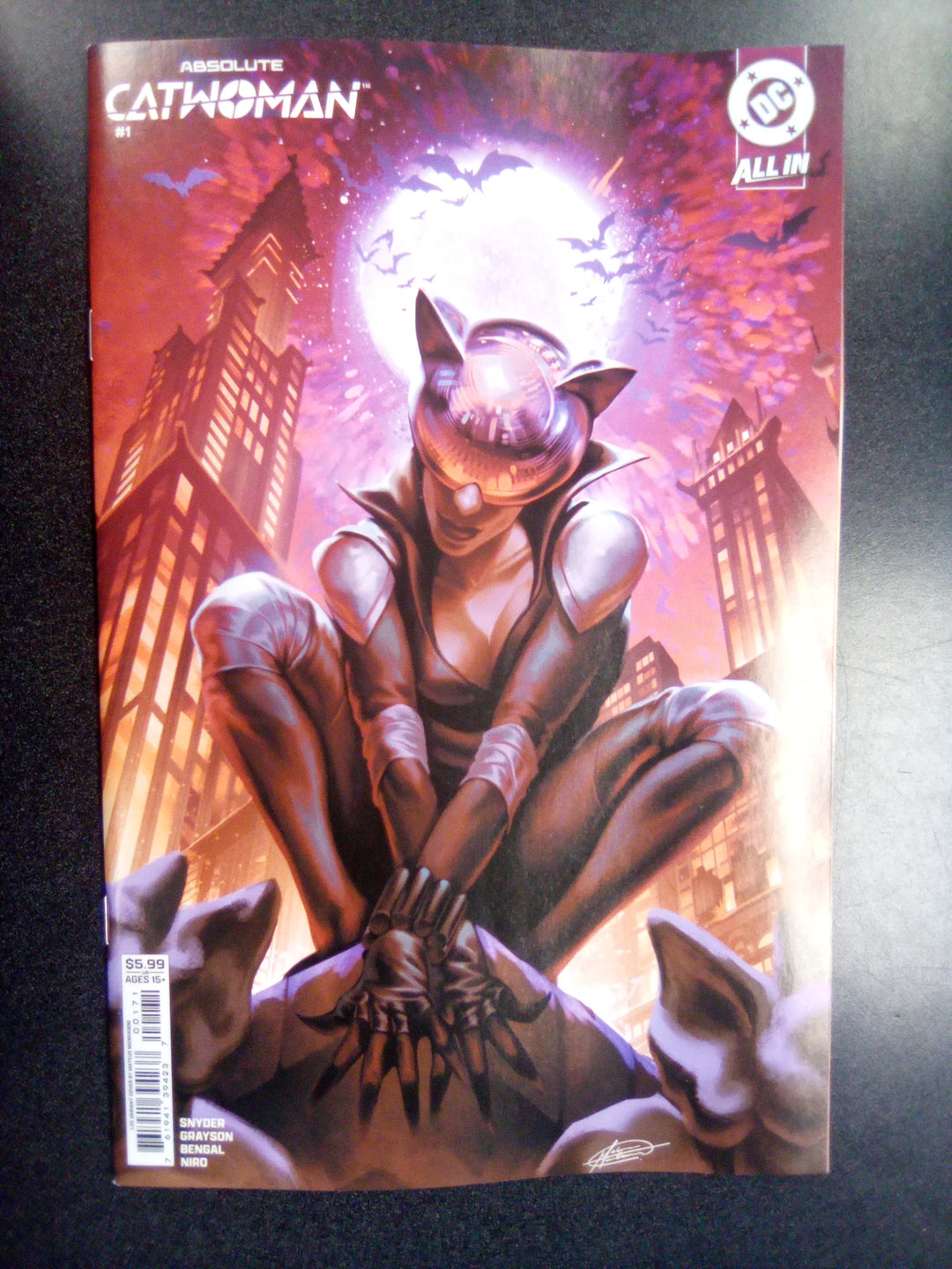 Absolute Catwoman #1 Cover H 1:25 Mateus Manhanini Variant