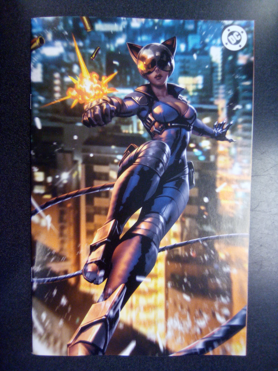 Absolute Catwoman #1 Derrick Chew (Virgin Variant)