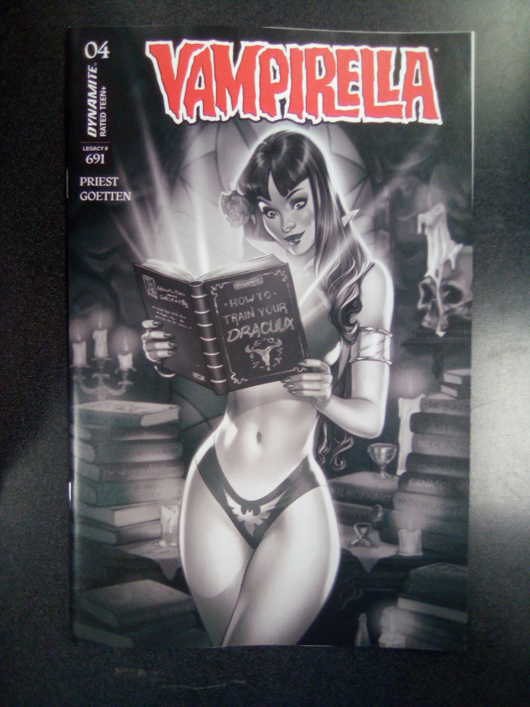 Vampirella (2026) #4 Cover M Inc 1:7 Elias Chatzoudis Black & White Variant