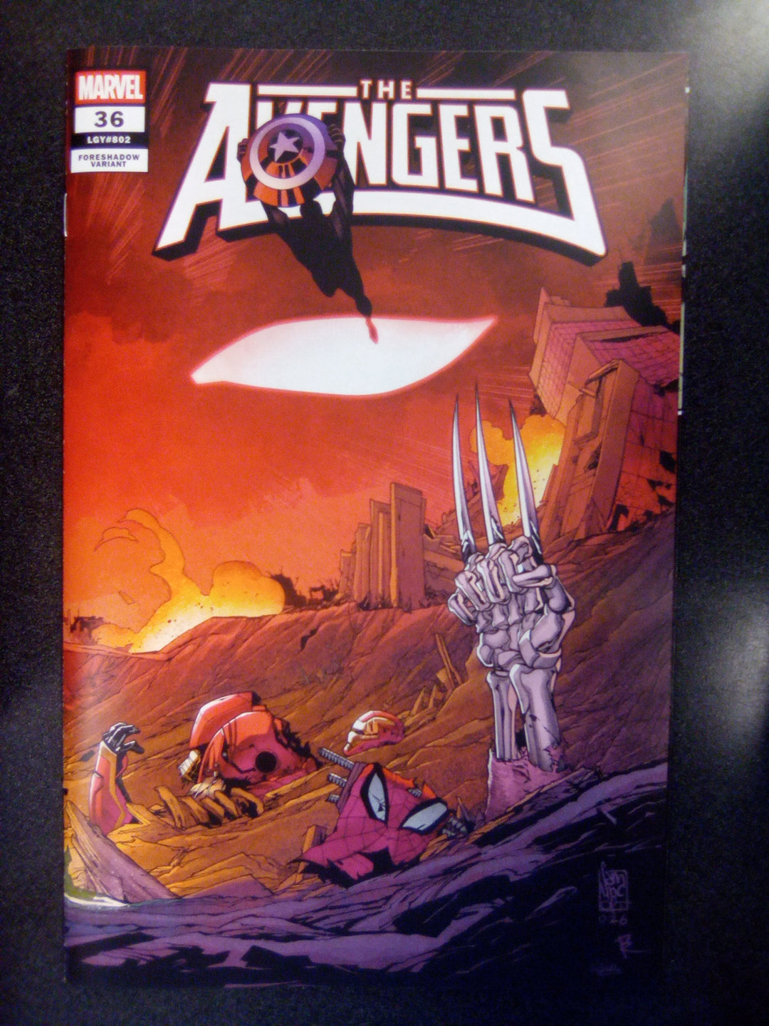 Avengers #36 Giuseppe Camuncoli Wraparound Foreshadow Variant
