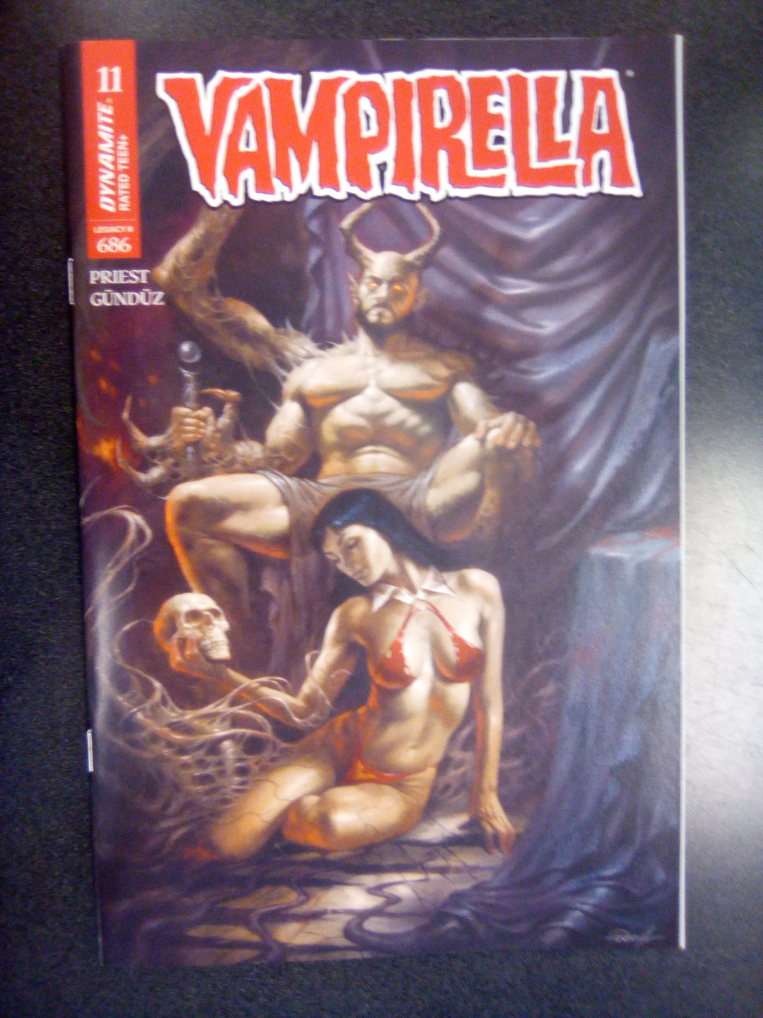 Vampirella #11 Cover A Lucio Parrillo