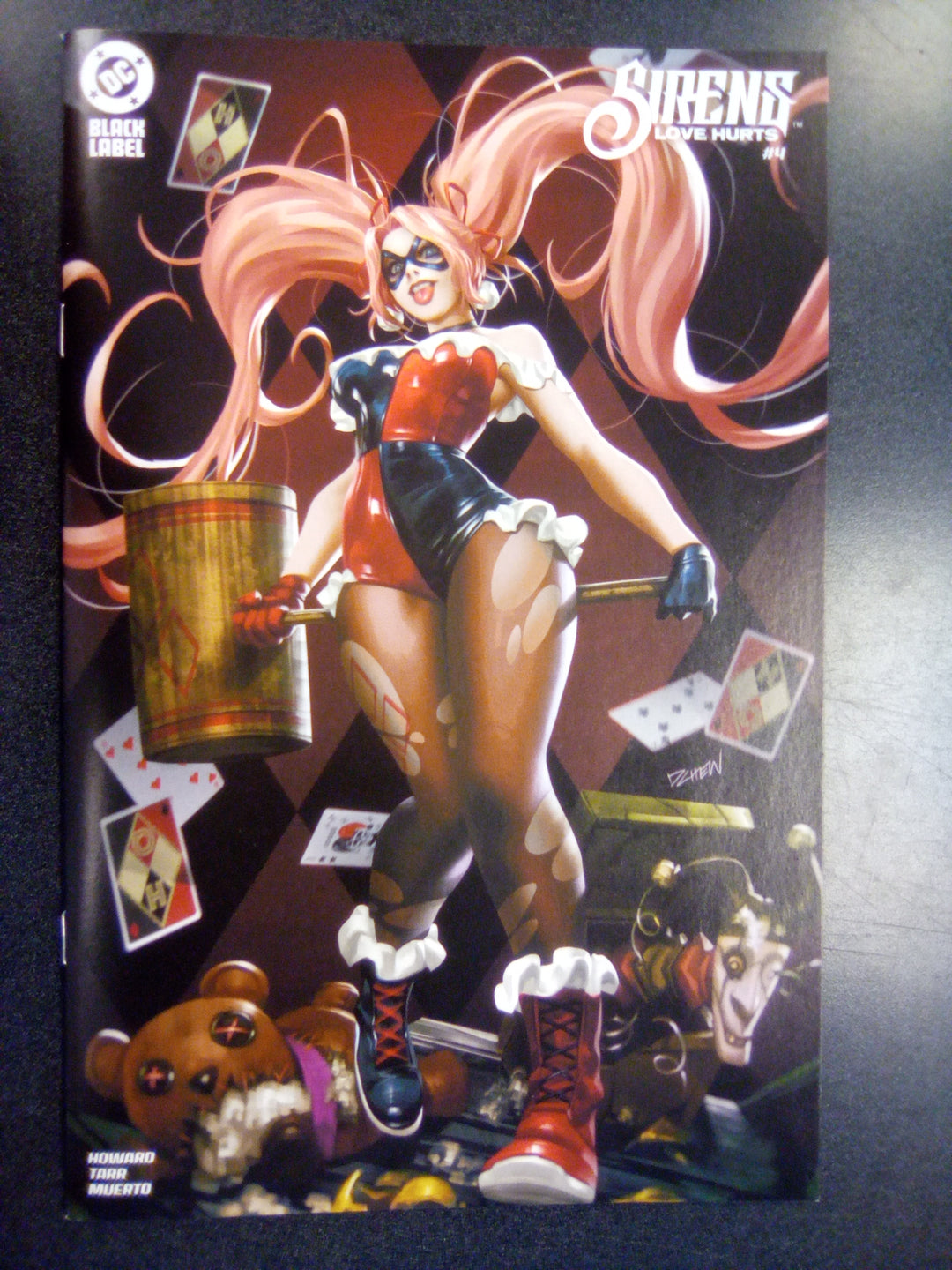 Sirens Love Hurts #4 Cover B Derrick Chew Variant