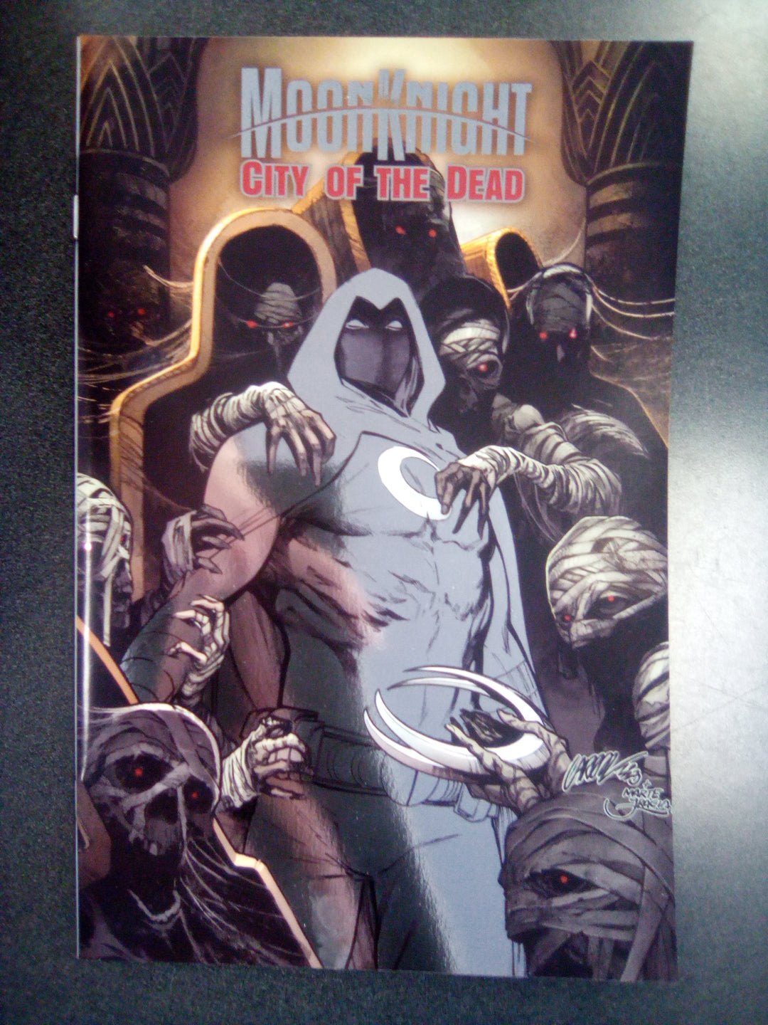 Moon Knight: City Of The Dead 1 Pepe Larraz Foil Variant